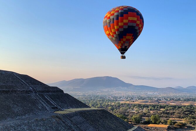 Teotihuacan Hot Air Balloon Flight from Mexico City / Volare - Landing, toast, and the certificate moment that makes it feel official