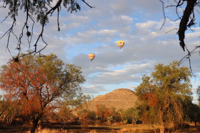 Teotihuacan Hot Air Balloon private or group tour - Breakfast at El Jaguar: pulque, agave spirits, and obsidian
