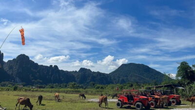 Vang Vieng: Hot Air Balloon and Go Kart Ride - Sunrise vs sunset flights and why timing matters