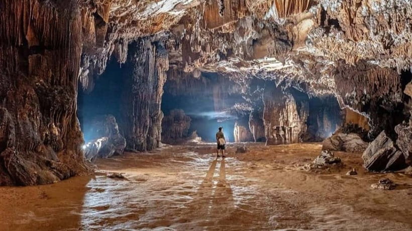 Vang Vieng: Hot Air Balloon,Kayak,Zipline,Blue lagoon1 Tour - Tham Chang Underwater Cave Tubing: The Fixed-Rope Tire Ride