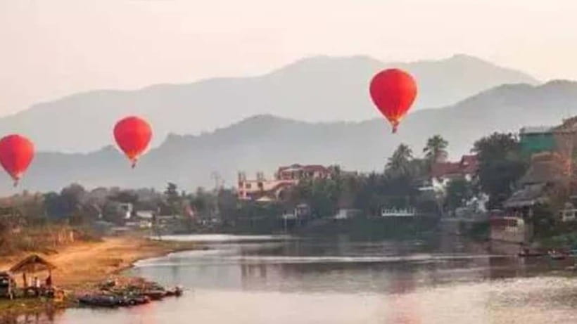 Vang Vieng: Hot Air Balloon Ride with City Hotel Pickup - The 30-minute flight: ink-like karst views at sunrise or sunset