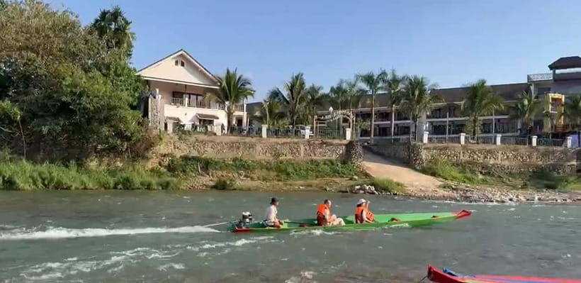 Vang vieng: Longtail boat&Hot Air Balloon&hotel pick-up - The hot air balloon over Vang Vieng: what you’ll see and how it feels