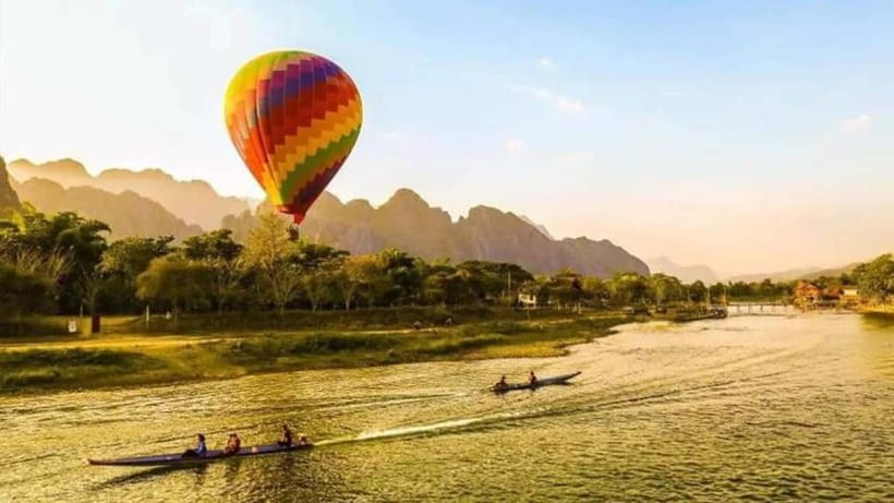 Vang vieng: Longtail boat&Hot Air Balloon&hotel pick-up - How the morning and sunset options change your day