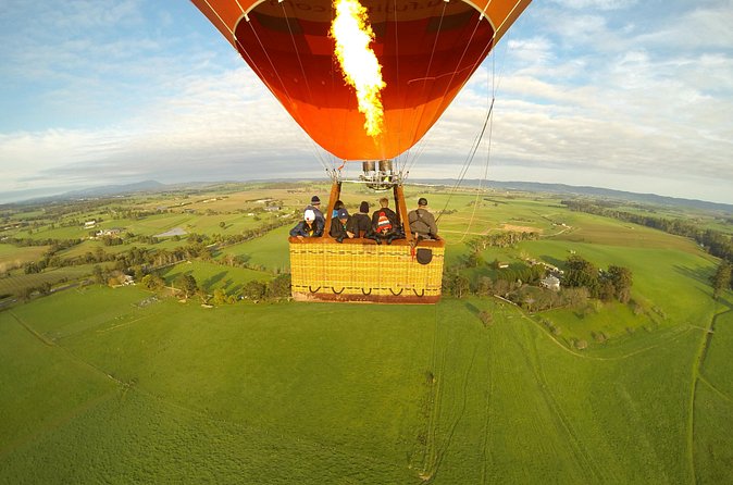 Yarra Valley sunrise balloon flight & champagne breakfast - Landing, then champagne breakfast at a country club