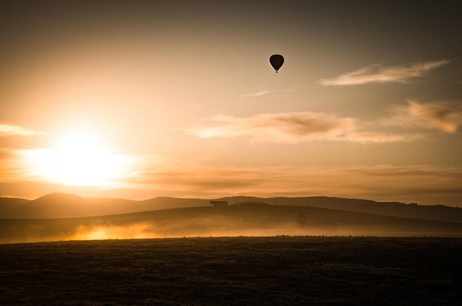 Yarra Valley sunrise balloon flight & champagne breakfast - Group size, comfort, and timing in a 4–5 hour day